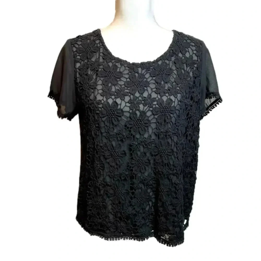 Love21 black crochet/lace overlay top with‎ sheer open back design. 
Size: small